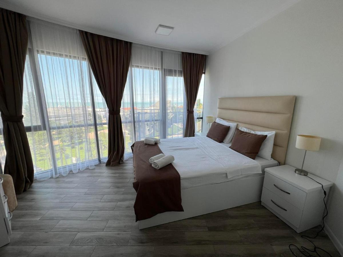 Aparthotel Holiday Lux Batumi Exterior foto