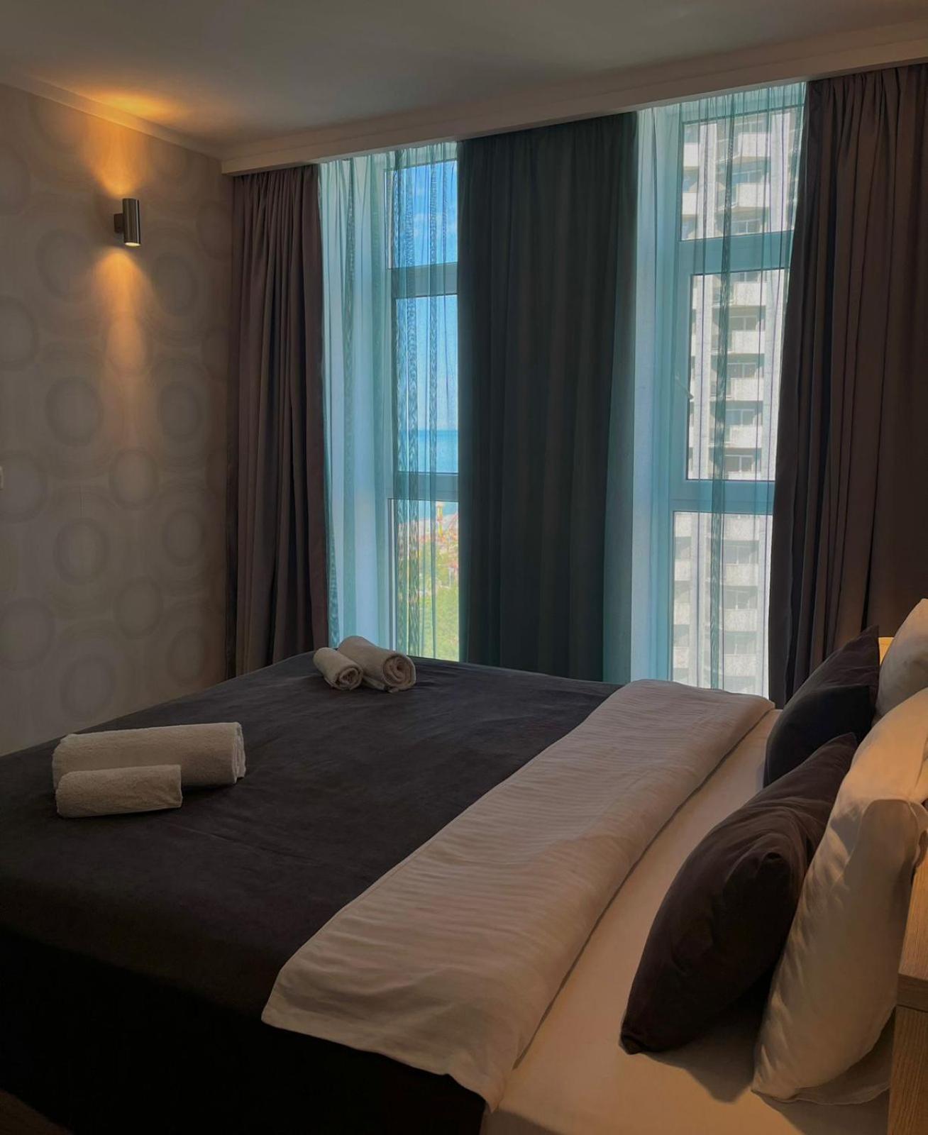 Aparthotel Holiday Lux Batumi Exterior foto
