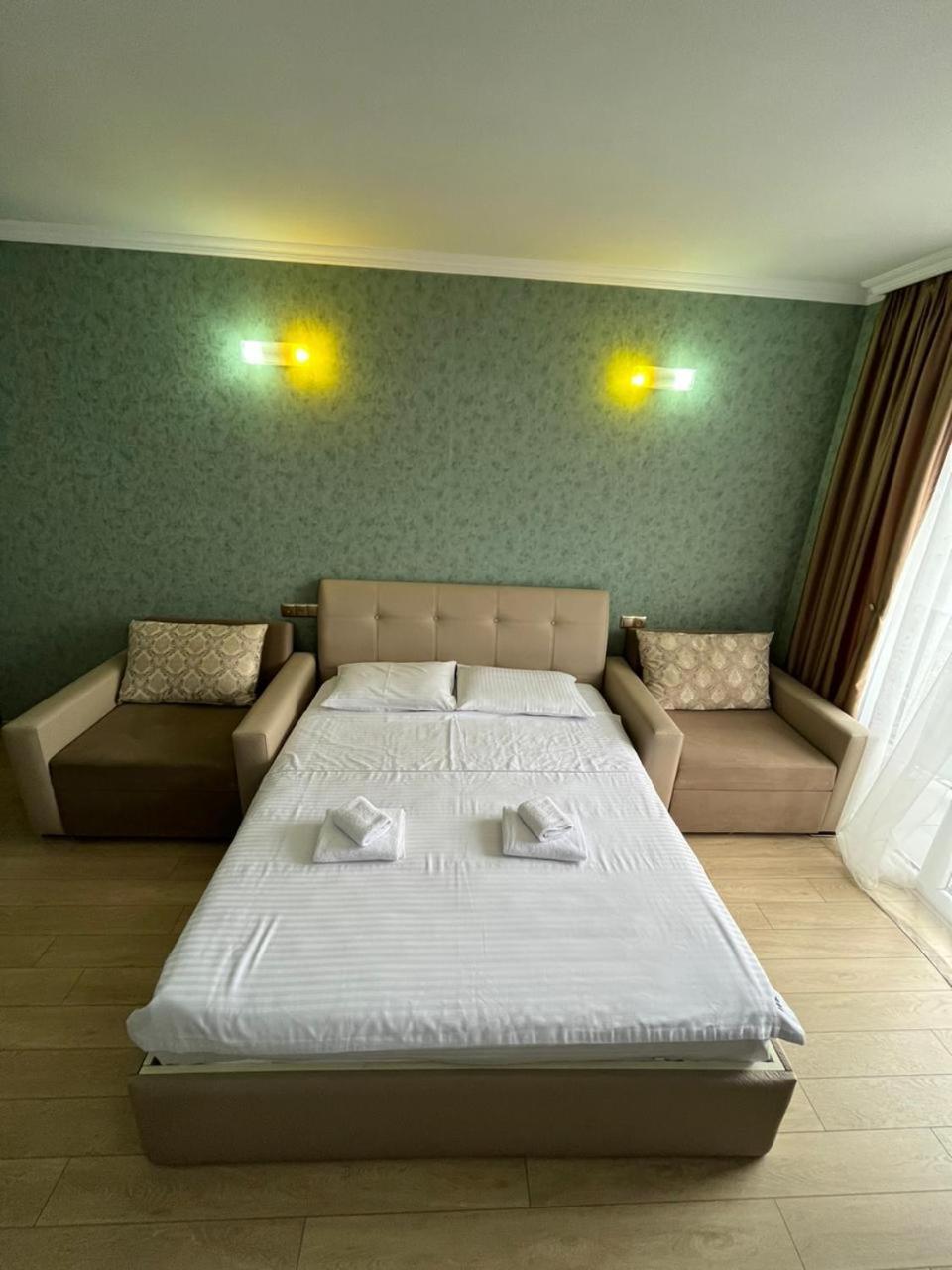 Aparthotel Holiday Lux Batumi Exterior foto