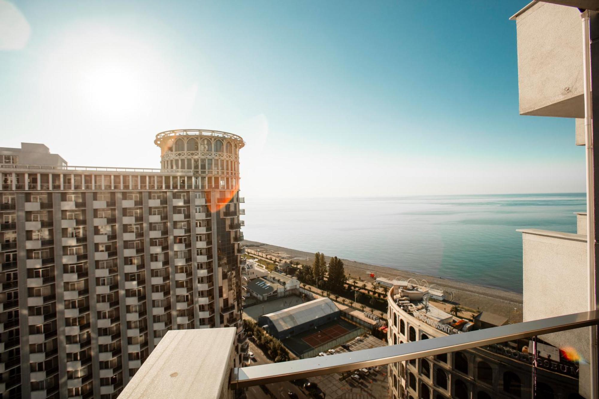 Aparthotel Holiday Lux Batumi Exterior foto