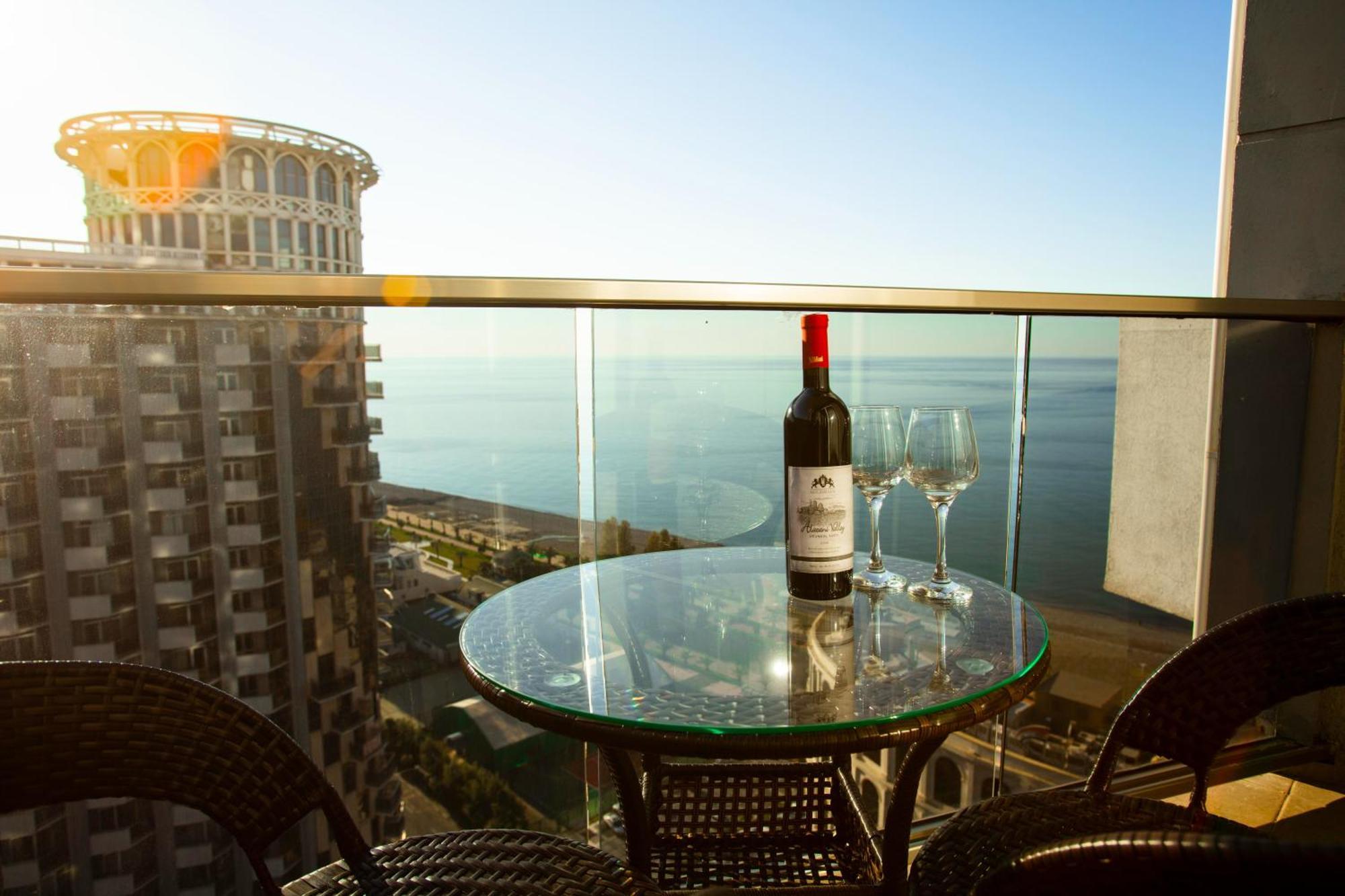 Aparthotel Holiday Lux Batumi Exterior foto