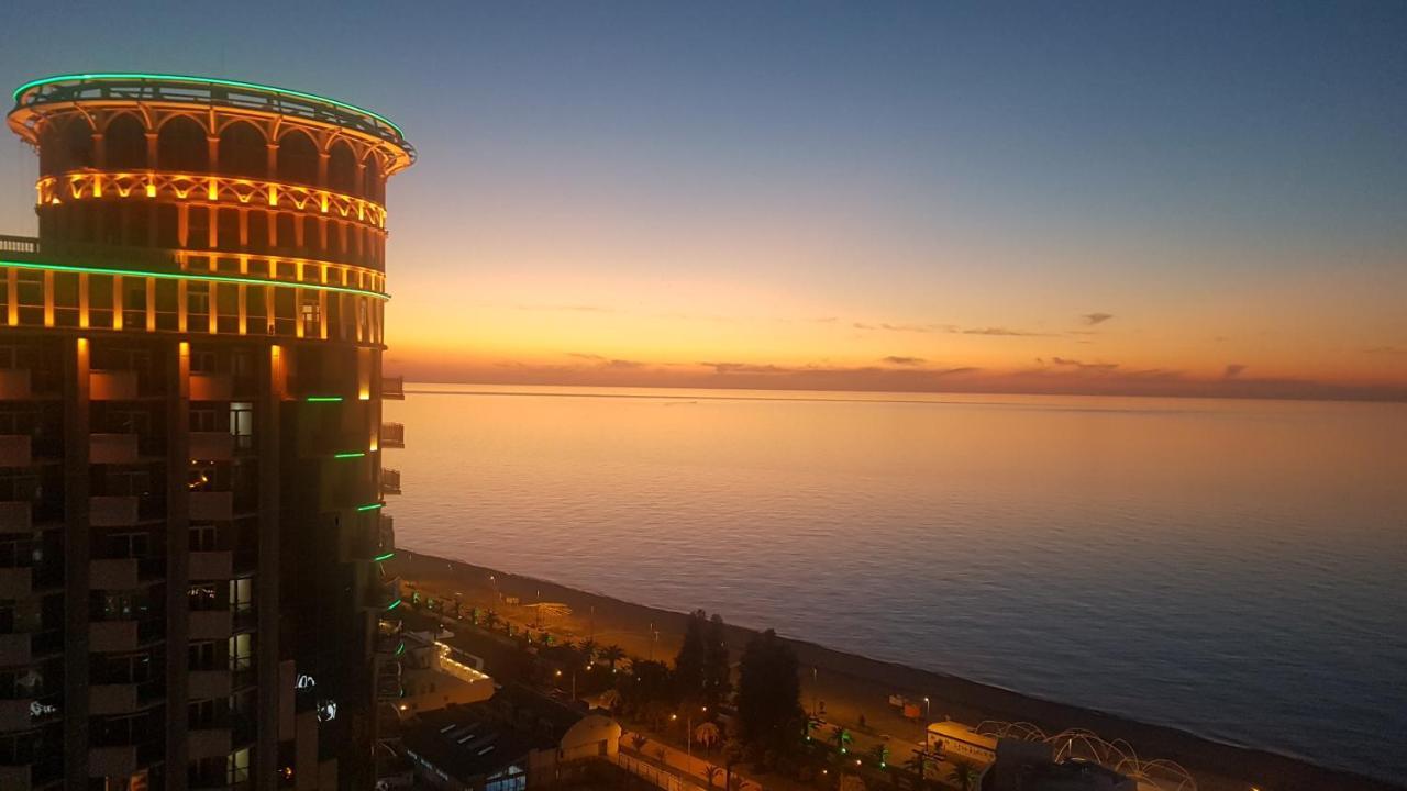 Aparthotel Holiday Lux Batumi Exterior foto
